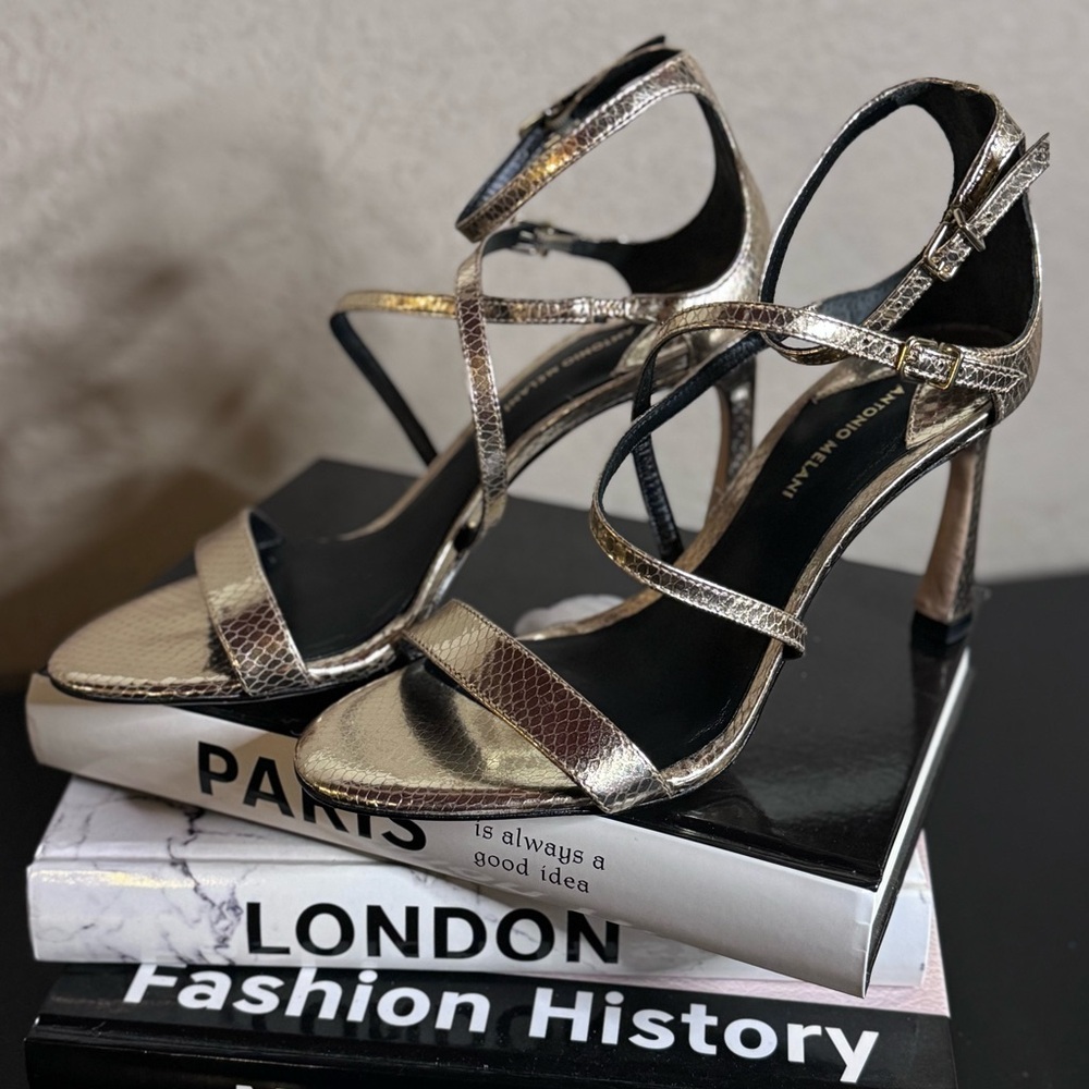 NWOT Antonio Melani Hadley Strappy Metallic Leather Sandals